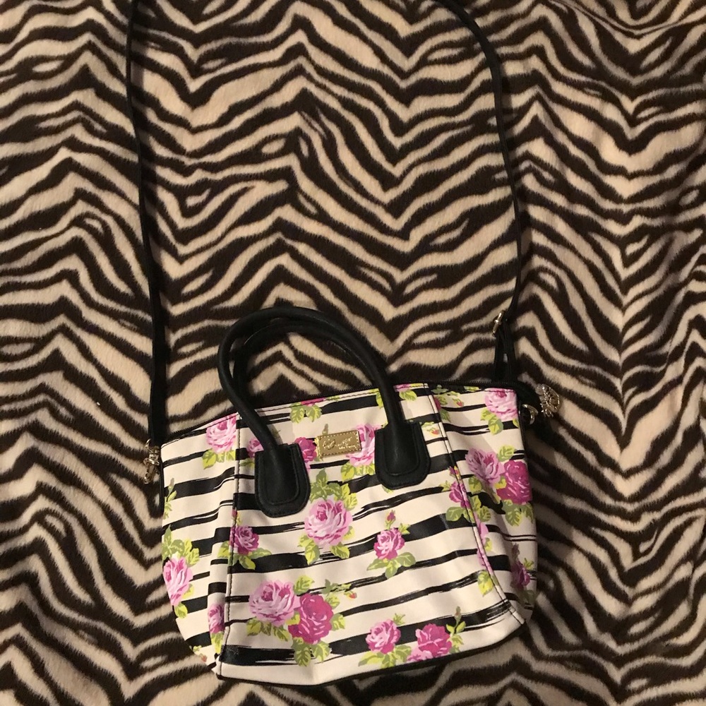 Betsey Johnson Handbag Great Condition - Picture 2 of 6